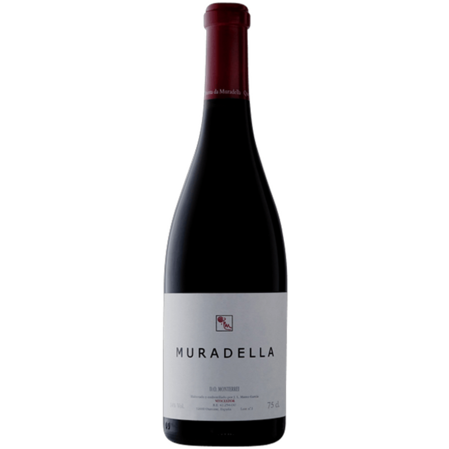 Bottle of Quinta da Muradella Muradella Tinto 2018, a red blend wine from Monterrei, Spain.