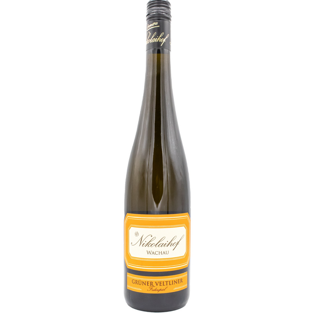 Familie Saahs Nikolaihof im Weingebirge Gruner Veltliner Federspiel, Wachau, Austria 2021